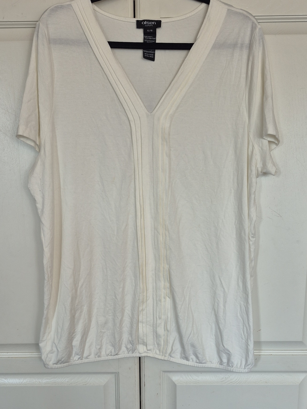 Olsen White V‑Neck Short Sleeve Tee With Vertical Detailing